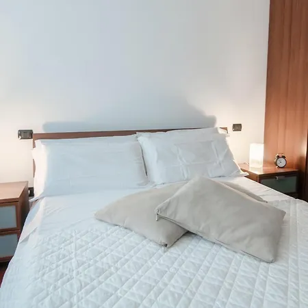 Joivy Modern With Terrace Near شقة *