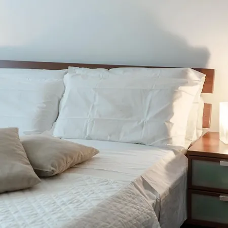 Joivy Modern With Terrace Near * كومو