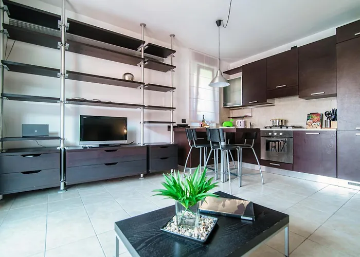 Joivy Modern With Terrace Near קומו