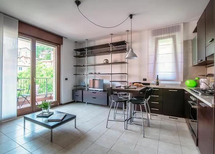 דירה Joivy Modern With Terrace Near קומו