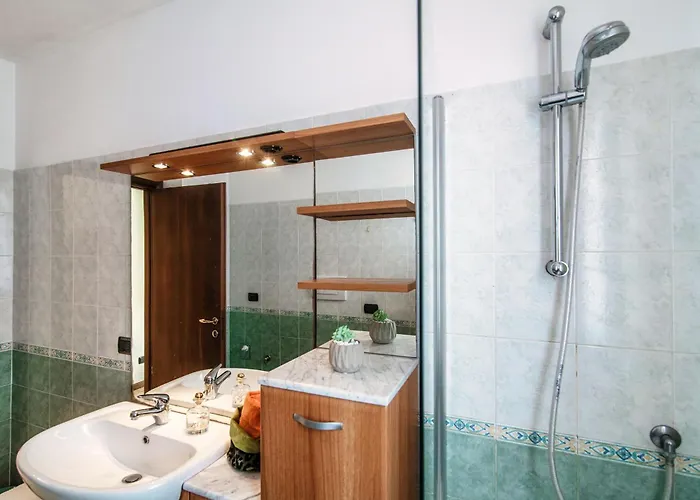 Joivy Modern With Terrace Near דירה